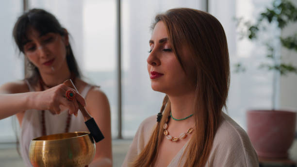 Cérémonie avec sons sacrés issus de différentes cultures du monde